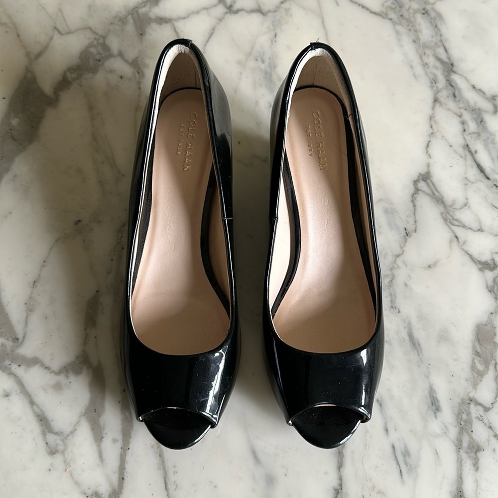 Cole Haan patent leather wedges w peep toe